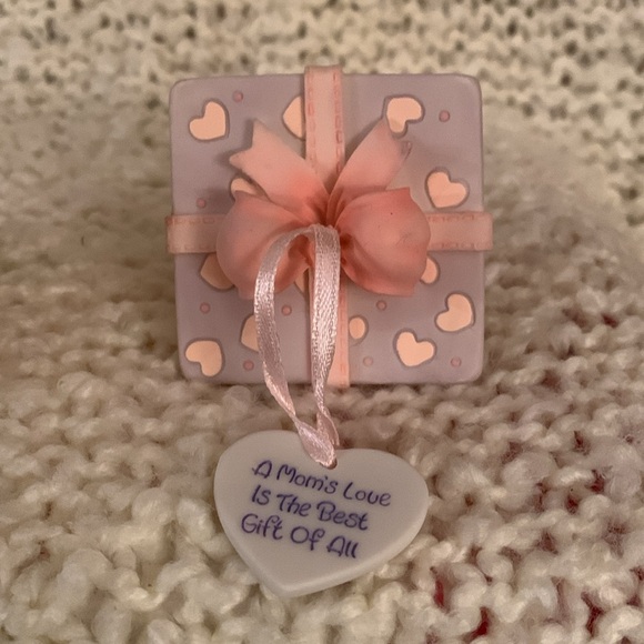 Precious Moments figurine for Mom, 4 inches high. - Picture 10 of 11